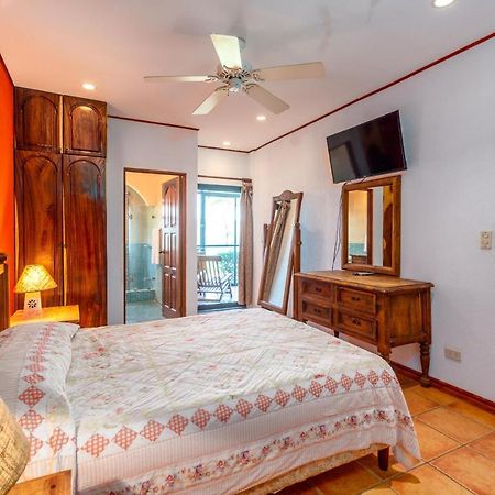 Warm Interiors And Orange Hues On Ground Floor In Front Of Beach Playa Flamingo Kültér fotó