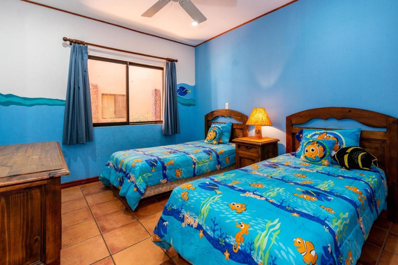 Warm Interiors And Orange Hues On Ground Floor In Front Of Beach Playa Flamingo Kültér fotó