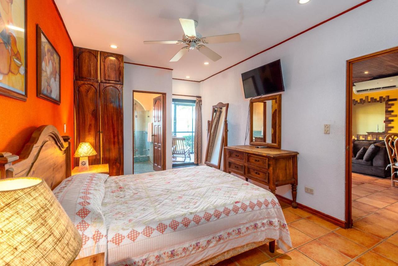 Warm Interiors And Orange Hues On Ground Floor In Front Of Beach Playa Flamingo Kültér fotó