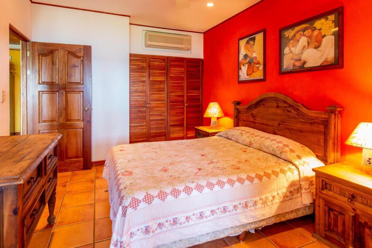 Warm Interiors And Orange Hues On Ground Floor In Front Of Beach Playa Flamingo Kültér fotó