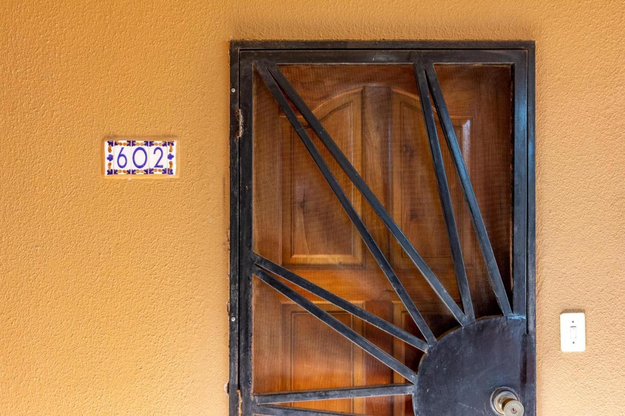 Warm Interiors And Orange Hues On Ground Floor In Front Of Beach Playa Flamingo Szoba fotó
