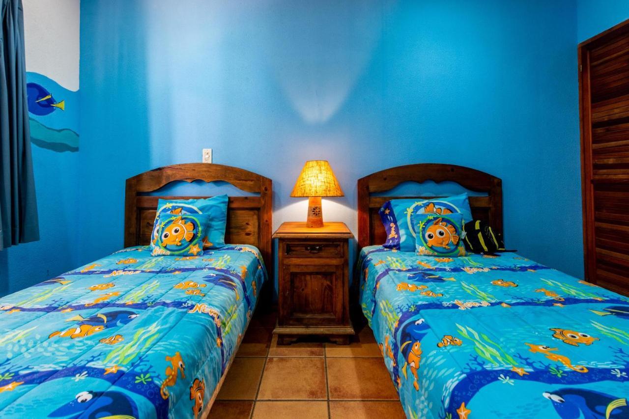 Warm Interiors And Orange Hues On Ground Floor In Front Of Beach Playa Flamingo Szoba fotó